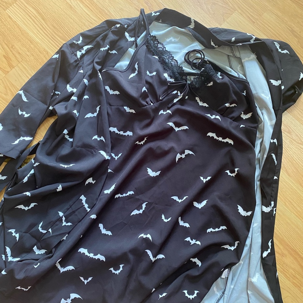 Bundle of 2 , bat dress and matching robe!